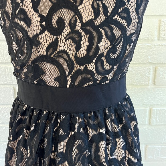 EUC VENUS black lace overlay dress with front zipper. Size 6. - Picture 7 of 8